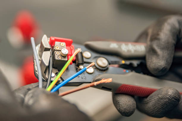 Best Affordable Electrician  in Head Of The Harbor, NY